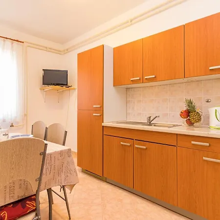 Apartment Holiday House Damir - 1 And 2 - Happy *